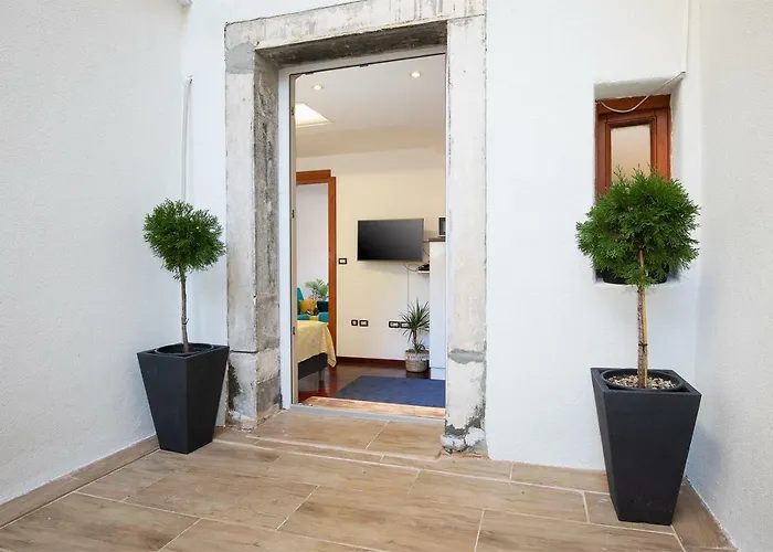 Ulysses Apartment *